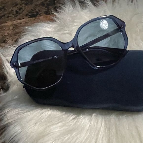 Gucci Sunglasses - Picture 10 of 16